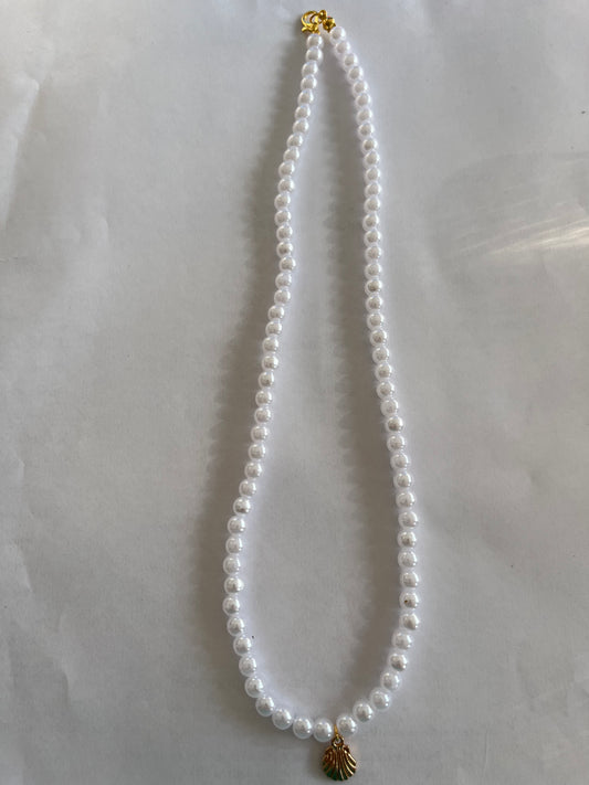 Pearl necklace with a small shell charm